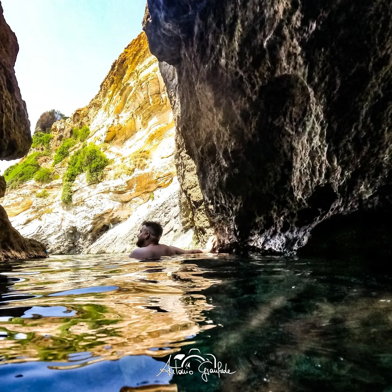 Salentissimo.it: Grotta delle Ancore - Porto Miggiano - Santa Cesarea Terme, spiagge del Salento