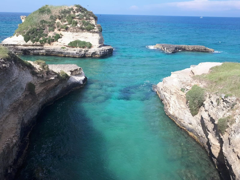 Salentissimo.it: I Faraglioni di Sant Andrea - Sant Andrea - Melendugno, Praias de Salento