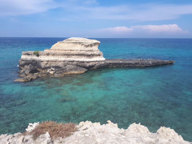 Salentissimo.it: I Faraglioni di Sant Andrea - Sant Andrea - Melendugno, spiagge del Salento