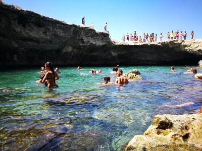 Salentissimo.it: Grotta della Poesia - Roca Vecchia - Melendugno, Salento-strande